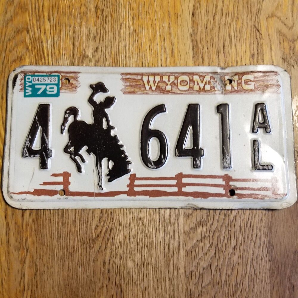 1979 Wyoming License Plate • Sweetwater County • Bucking Bronco